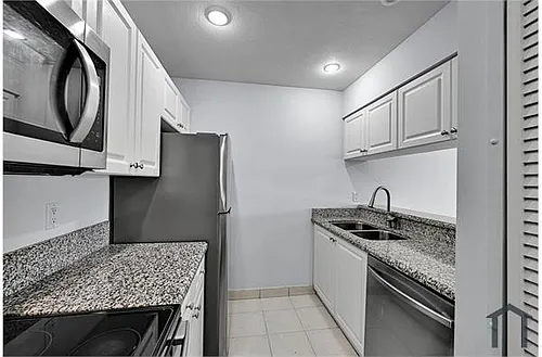 906 Twin Lakes Dr #8-J Photo 1