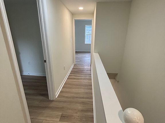 4th image of 230 W 6th St