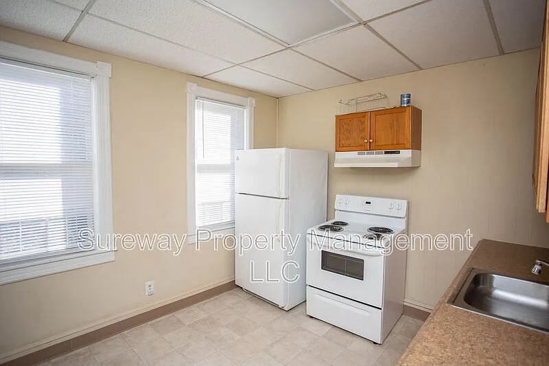 2 bed, 1.0 bath, $1,695 — Photo 4