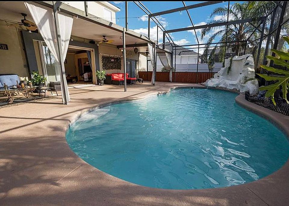 BACK/POOL
