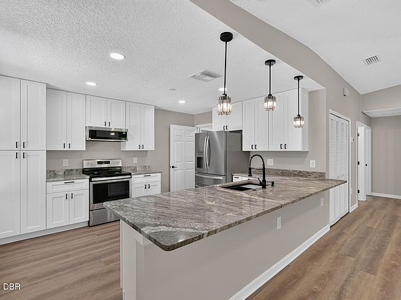 3rd image of 288 McMillon Dr
