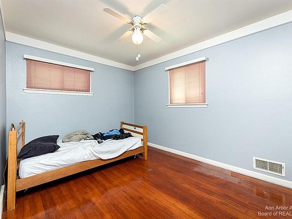 2nd image of 31207 Stephen Ave