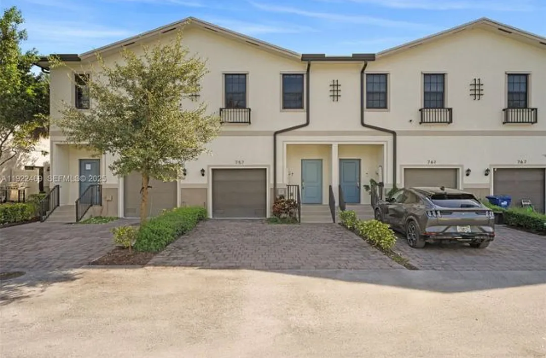 3 bed, 3.5 bath, 1466 sqft, $2,500 — Photo 1