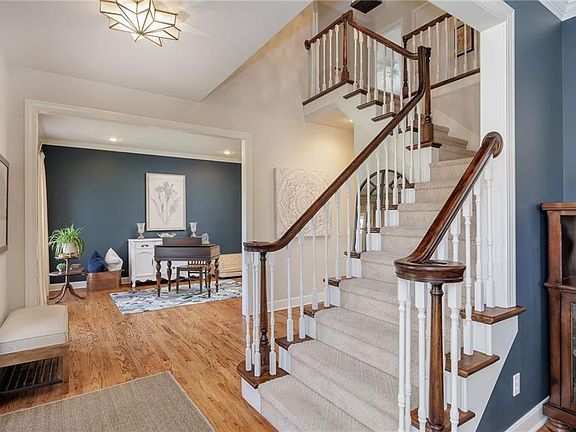 3rd image of 4610 Manor Dr