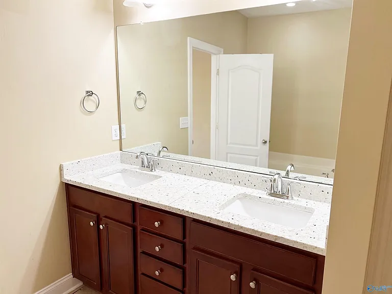 470 Shamrock Dr — Photo 20