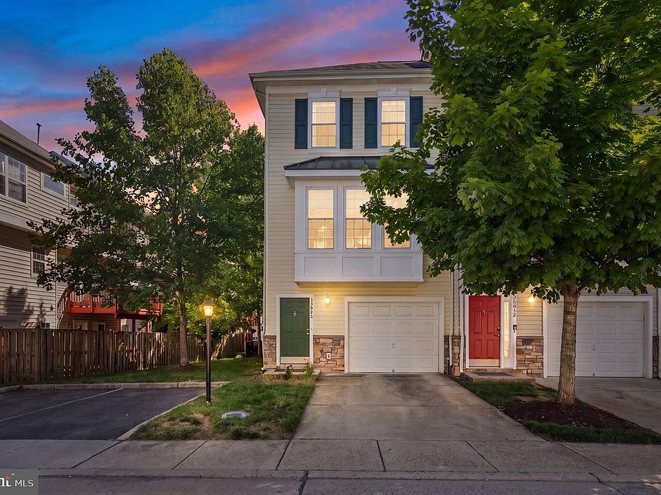 1st image of 22946 Fontwell Sq