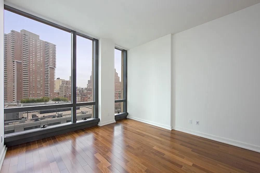 101 Warren Street — Photo 2