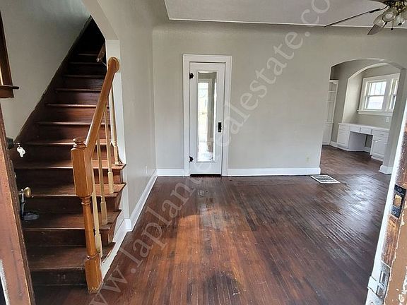 2nd image of 613 E Pearl St #1