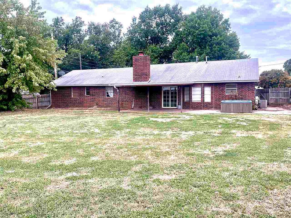2nd image of 2413 Meadow Ln