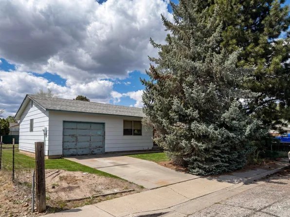 1305 N 2 E, Mountain Home, ID 83647
