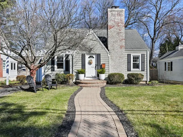 96 Quaker Lane North, West Hartford, CT 06119