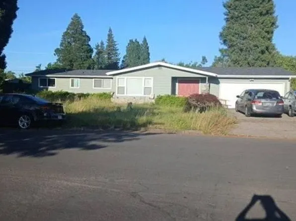 2425 Grovedale Dr, Springfield, OR 97477