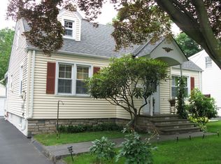 22 Victory Ct, Norwalk, CT 06855
