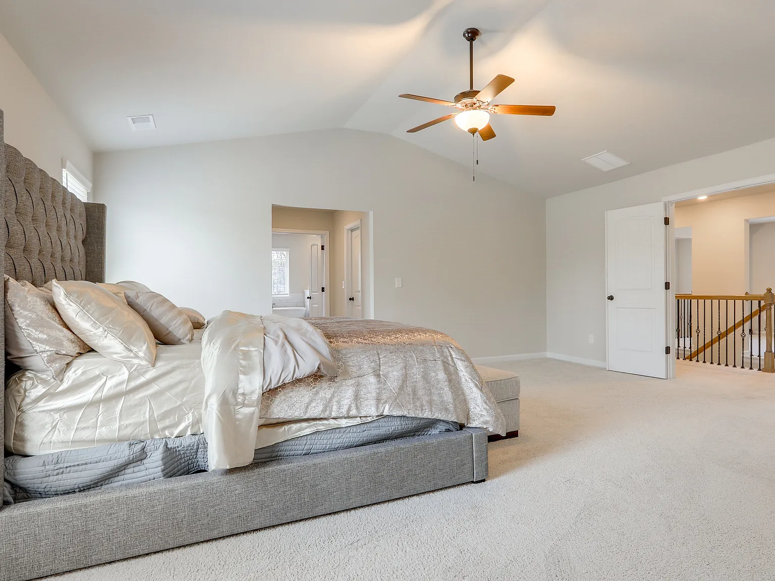 5 bed, 4.5 bath, 3574 sqft, $5,500 — Photo 2