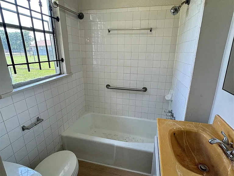 3428 Reeves St — Photo 5