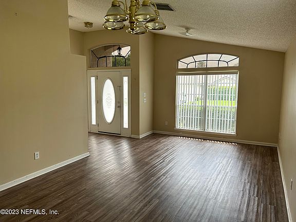 3rd image of 1425 Laurel Oak Dr