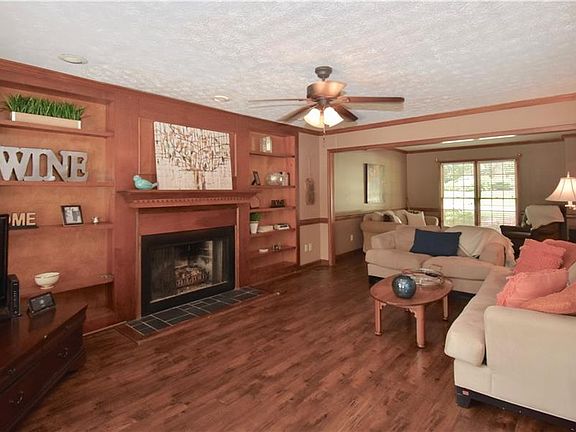 2nd image of 2371 Meadowglen Trl