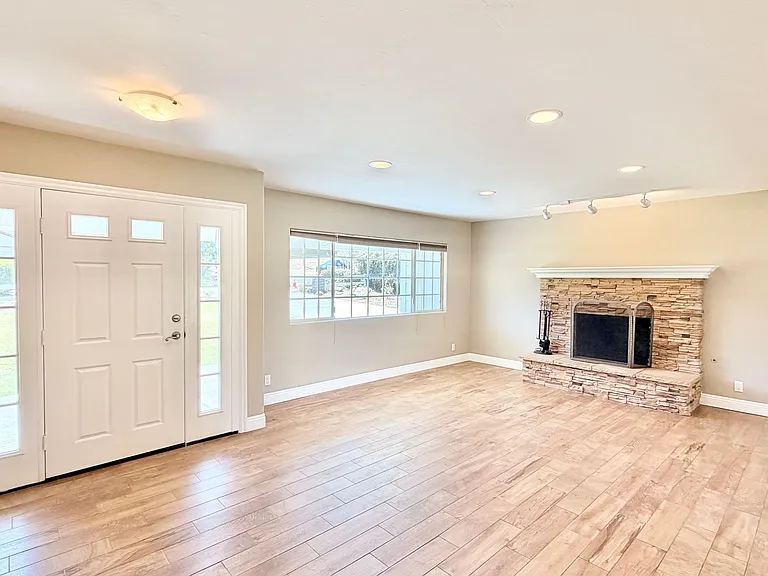 1537 McDonald Rd — Photo 4