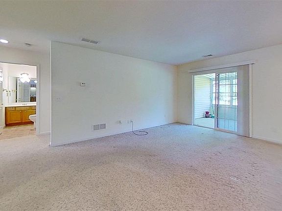 5th image of 910 Aspen Ave