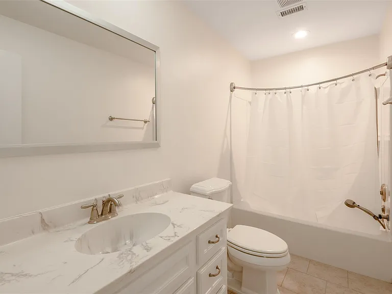 208 Waters Edge — Photo 16