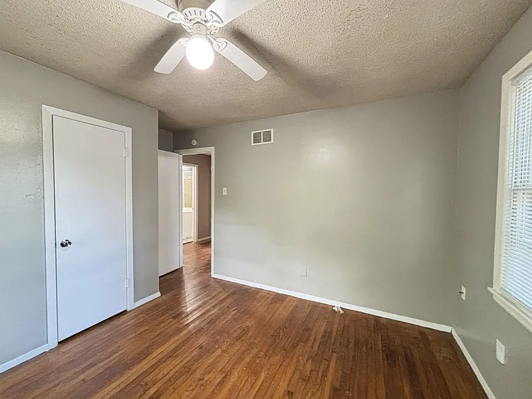 4694 McCrory Ave — Photo 8