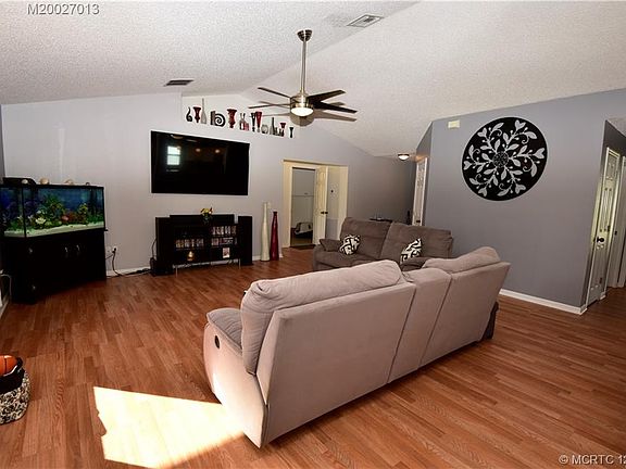 4th image of 1060 SW Versailles Ave