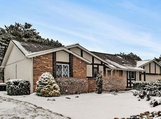 42 Foxboro Dr, Rochester Hills, MI 48309