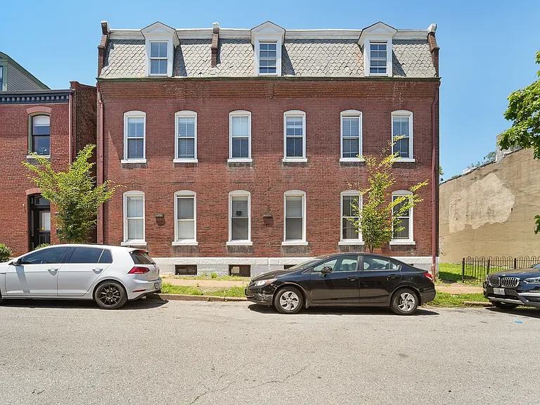 2419 Menard St — Photo 15