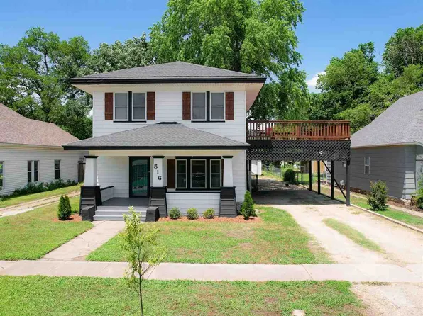 516 W 9th St, Newkirk, OK 74647
