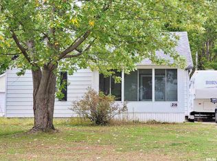 216 4th St, Colona, IL 61241