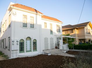 1320 1/2 N Kingsley Dr, Los Angeles, CA 90027