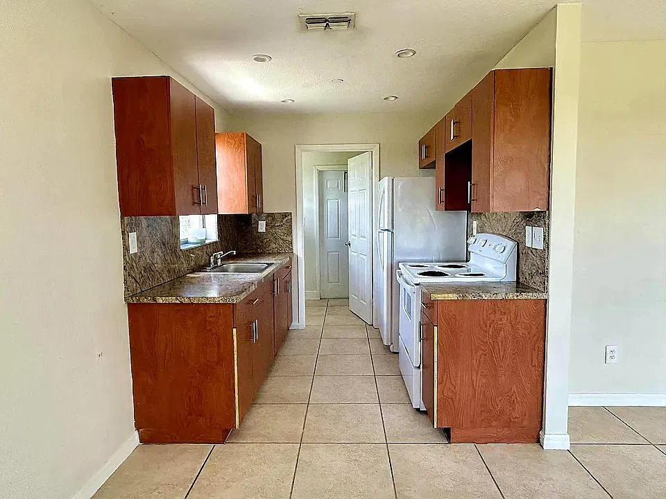 Arkansas Ave, Clewiston — Photo 4