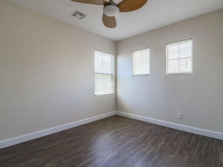 3457 E Orchid Ln — Photo 37