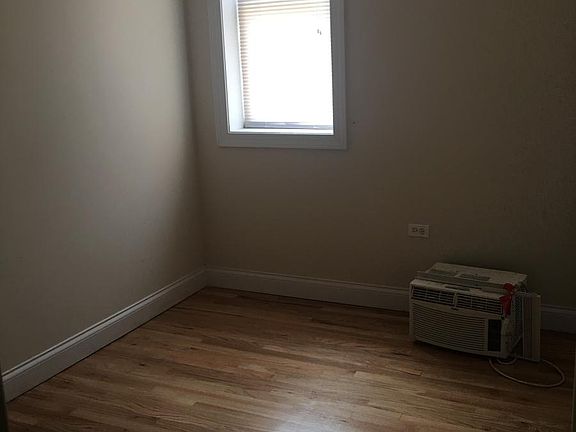 3rd image of 6170 N Wolcott Ave APT 2