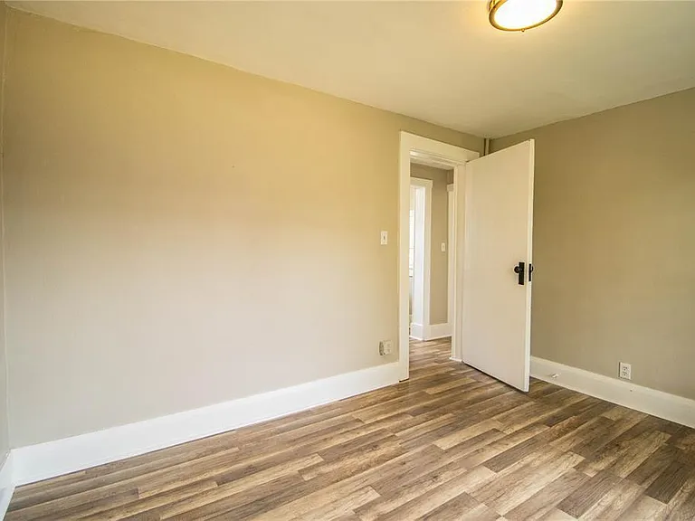 910 Oakhill St #1 — Photo 9