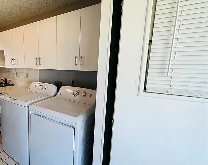 605 Ridge Ter #605 — Photo 8