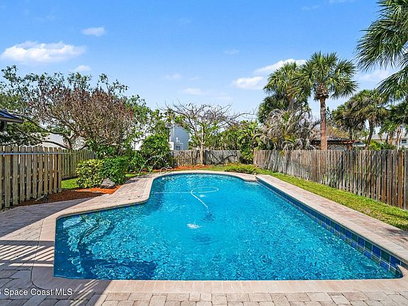 3rd image of 568 Rio Casa Dr N