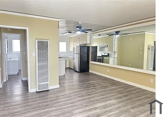 2 bed, 950 sqft, $2,100 — Photo 1