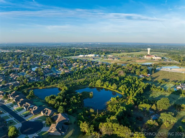 1 E 106th St N, Owasso, OK 74055