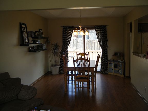 2nd image of 824 Redwood Ln