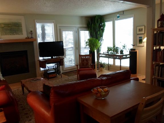 5th image of 554 Manor Ct APT D