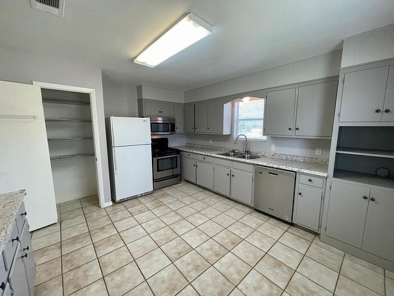 4th image of 103 E Granite St