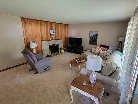 3rd image of 627 Monticello Dr