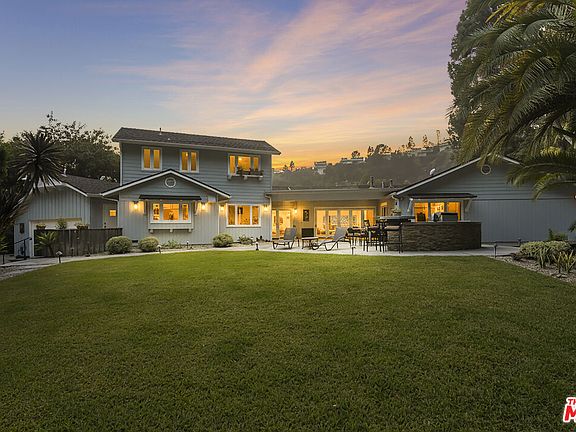 3rd image of 1250 Roscomare Rd