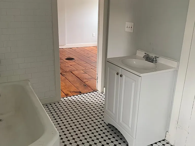 211 Milford Rd — Photo 9