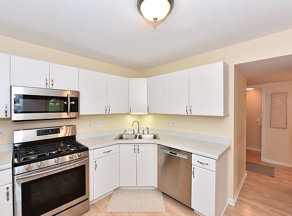 2nd image of 33900 N Berwick Ln #5B