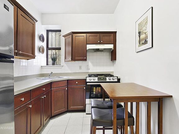 3rd image of 849 Saint Nicholas Ave APT 1C