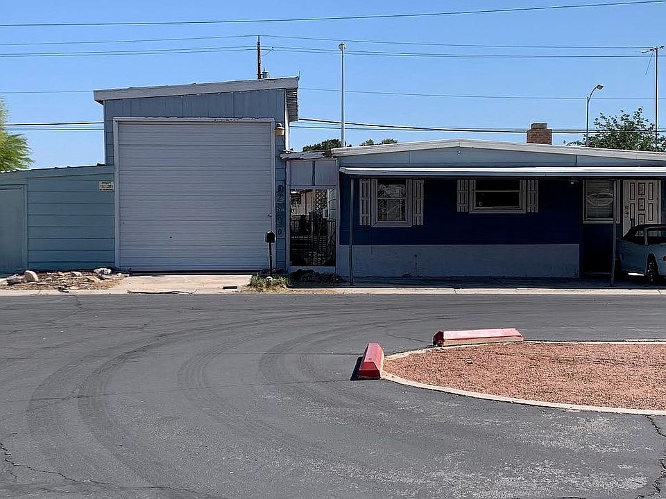 House front w/RV + 2 garages
