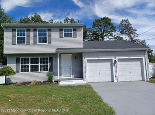 1058 Clearwater Ave, Manahawkin, NJ 08050