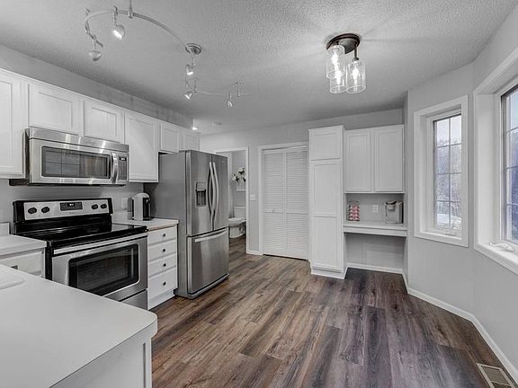 5th image of 2162 Baneberry Way W